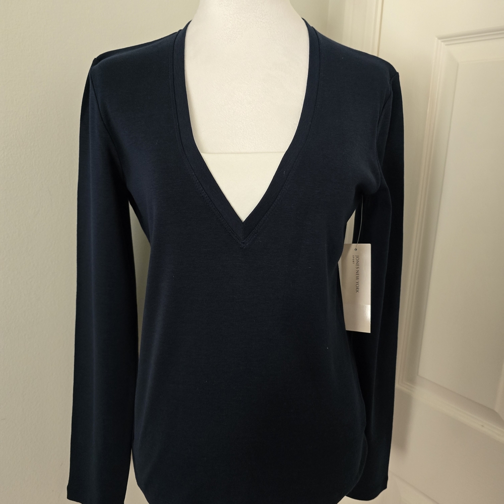 Jones New York Sport V Neck Navy/White Long Sleeve Top Sz. (Med)